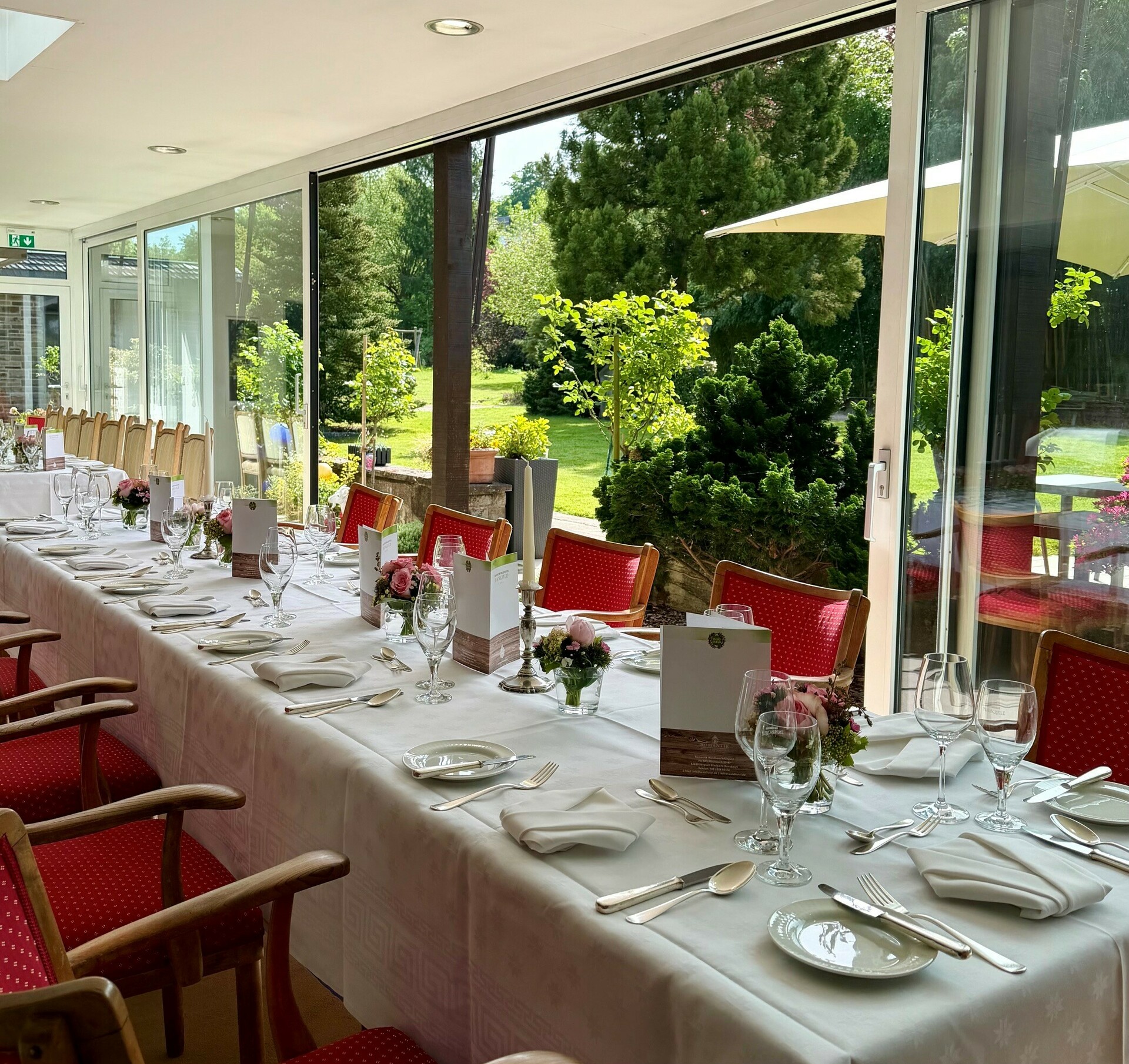 Wintergarten im Romantik Waldhotel Mangold mit ebenerdigem Zugang zum Park