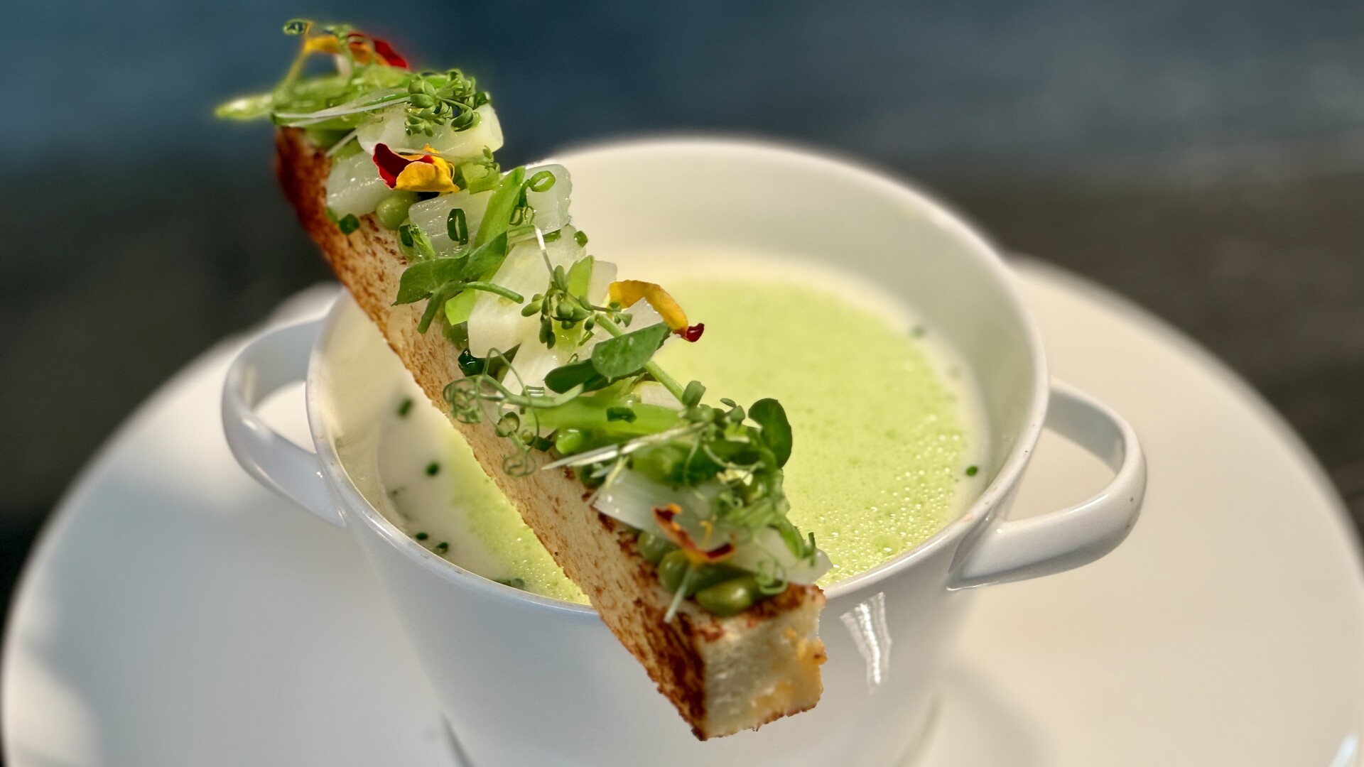 Saisonale Suppe aus dem Restaurant Waldstuben im Romantik Waldhotel Mangold